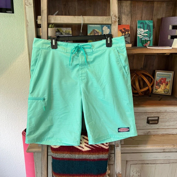 Vineyard Vines men’s performance board shorts size 33 - Picture 1 of 9